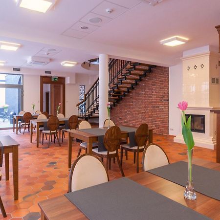 Gosciniec Kasztel U Gostla Hotel Мурована-Гослина Екстериор снимка