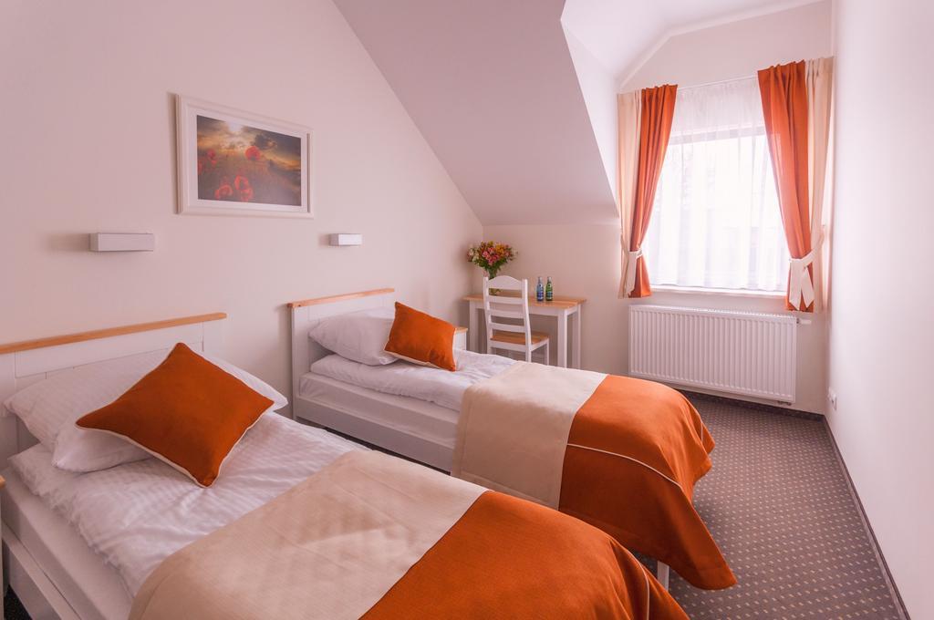 Gosciniec Kasztel U Gostla Hotel Мурована-Гослина Стая снимка