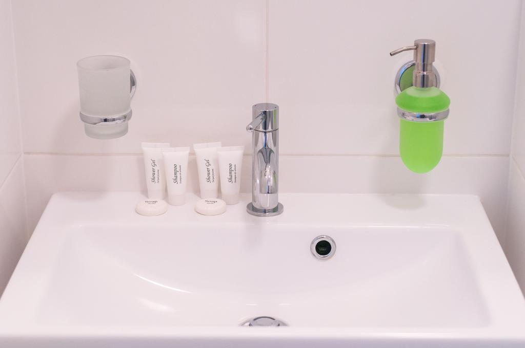 Gosciniec Kasztel U Gostla Hotel Мурована-Гослина Стая снимка