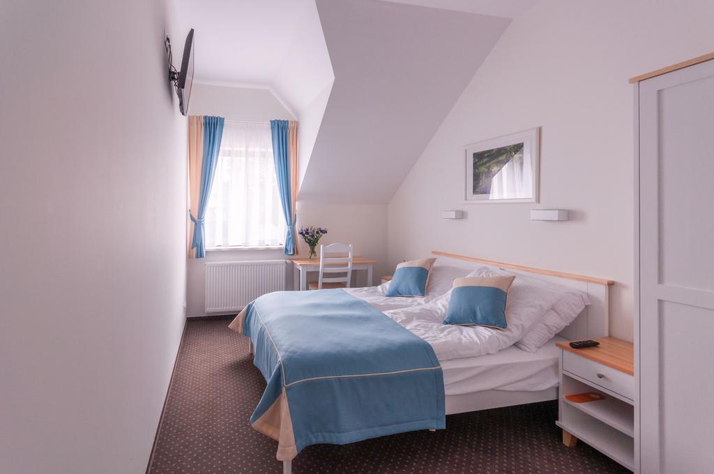 Gosciniec Kasztel U Gostla Hotel Мурована-Гослина Стая снимка